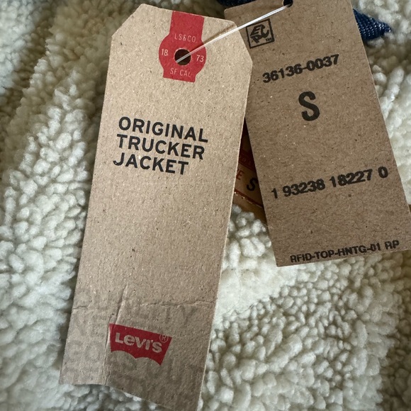 Levi's original Sherpa trucker jacket size S so cute! New with tags - Picture 4 of 9